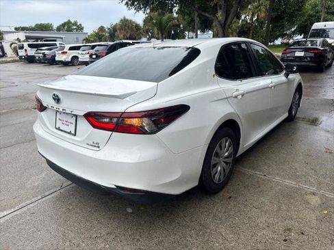Used 2022 Toyota Camry LE FWD image 6