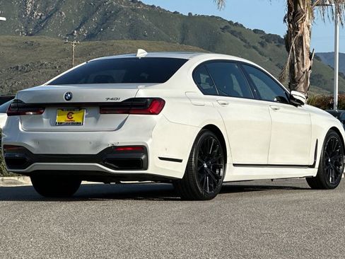 Used 2021 BMW 740i w/ M Sport Package image 3