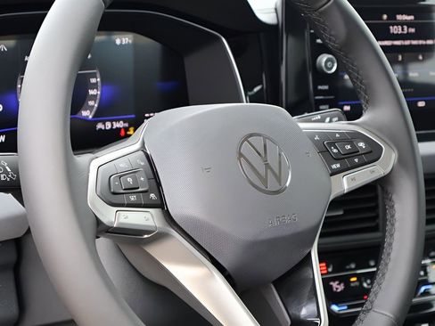 Used 2025 Volkswagen Jetta SE image 21