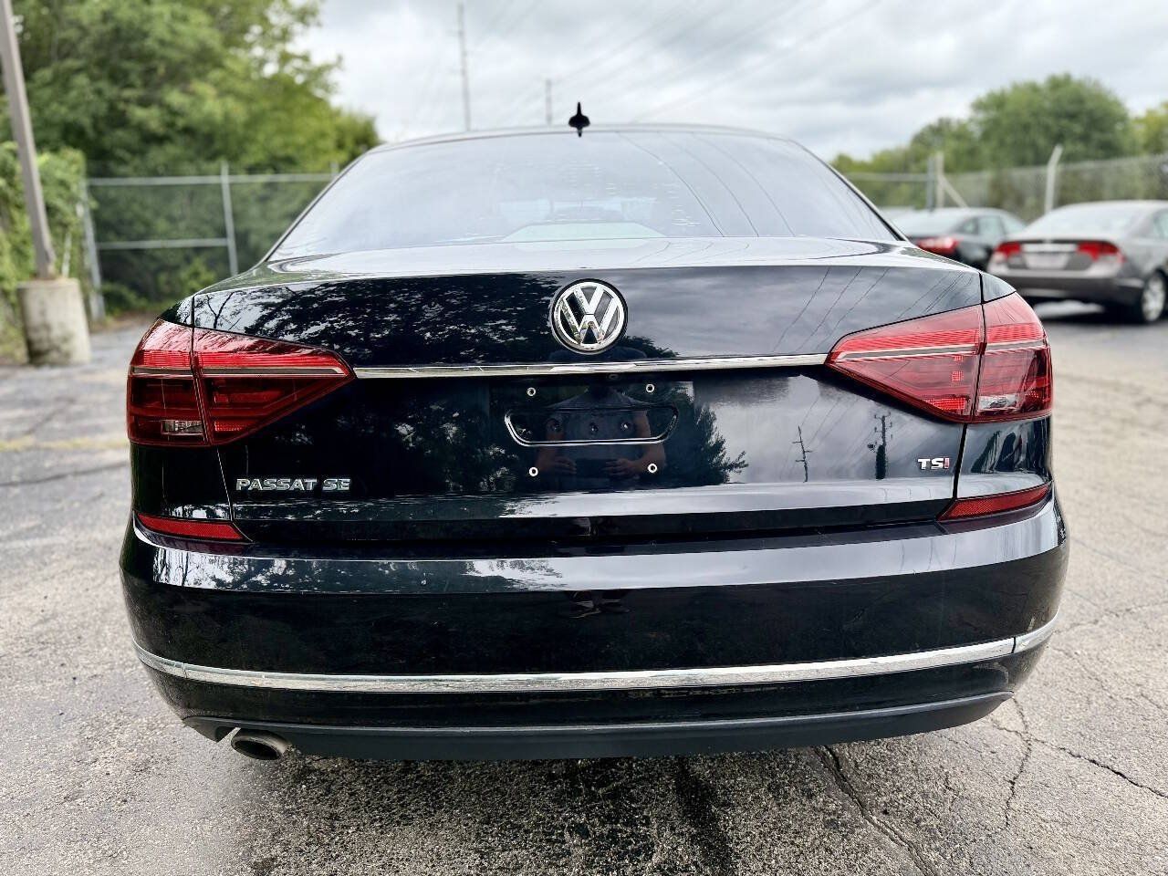 Used 2017 Volkswagen Passat 1.8T SE w/ SE Lighting Package FWD image 4