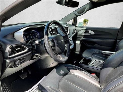 Used 2020 Chrysler Pacifica Touring-L Plus w/ Advanced Safetytec Group FWD image 14