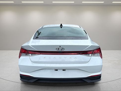 Used 2021 Hyundai Elantra SE FWD image 7