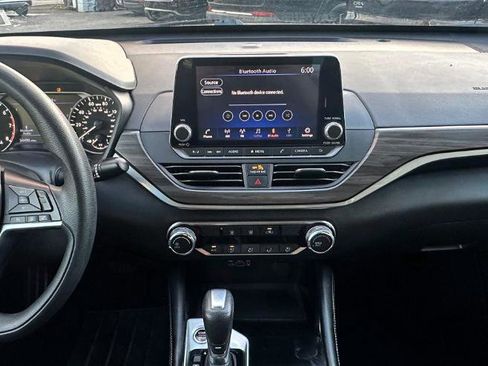 Used 2023 Nissan Altima 2.5 SV FWD image 11