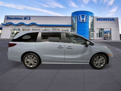 New 2026 Honda Odyssey Touring image 8