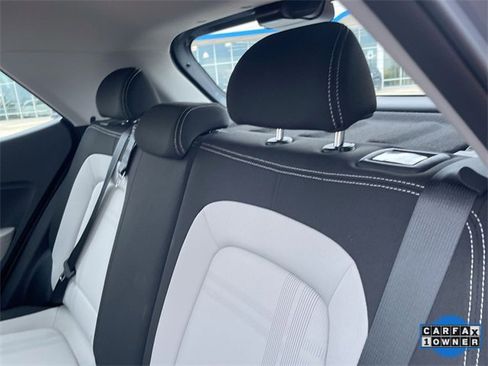 Used 2023 Hyundai Venue SEL image 26