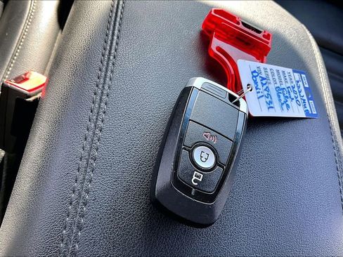 Used 2020 Ford Edge SEL FWD image 33