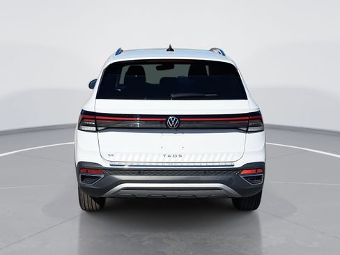 New 2026 Volkswagen Taos SE image 4