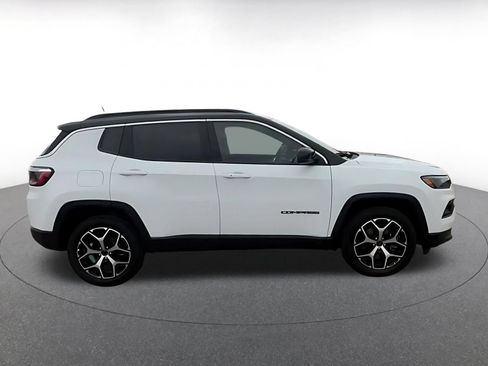 Used 2025 Jeep Compass Limited AWD/4WD image 16