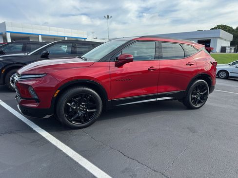 Used 2024 Chevrolet Blazer RS FWD image 3