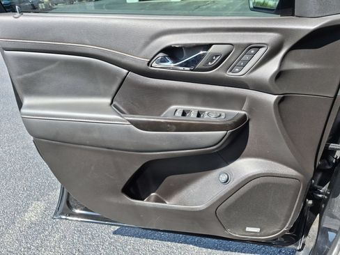 Certified 2022 GMC Acadia AT4 w/ Technology Package AWD/4WD image 23