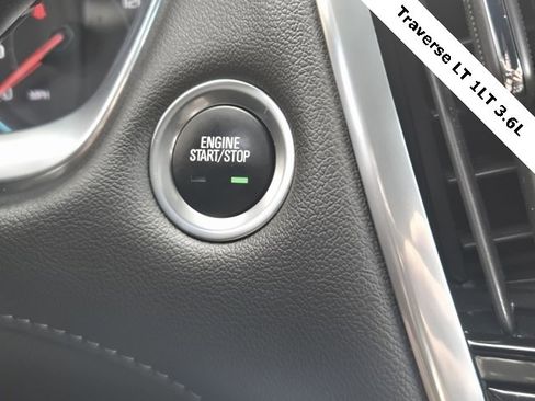 Used 2023 Chevrolet Traverse LT image 32