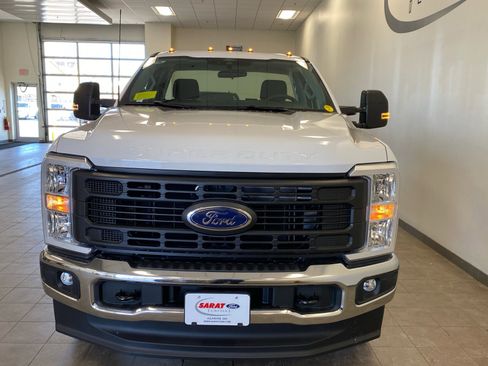 New 2026 Ford F250 XL w/ XL Chrome Package image 3