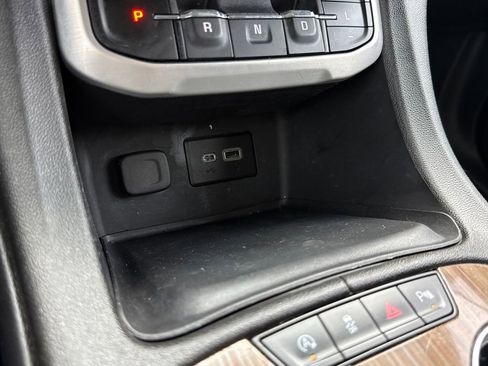 Used 2023 GMC Acadia SLE w/ Driver Convenience Package image 32