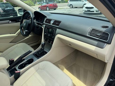 Used 2014 Volkswagen Passat TDI SE FWD image 17