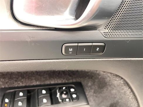 Used 2024 Volvo XC40 B5 Core image 19