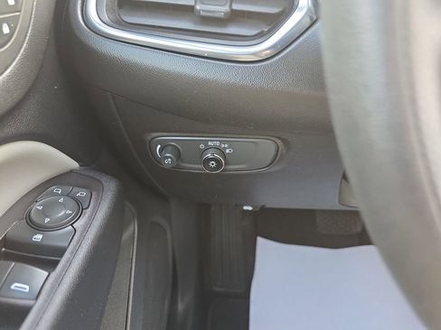 Used 2021 Chevrolet Equinox LS w/ LS Convenience Package image 17