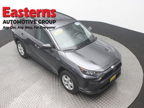 Used 2021 Toyota RAV4 LE image 3