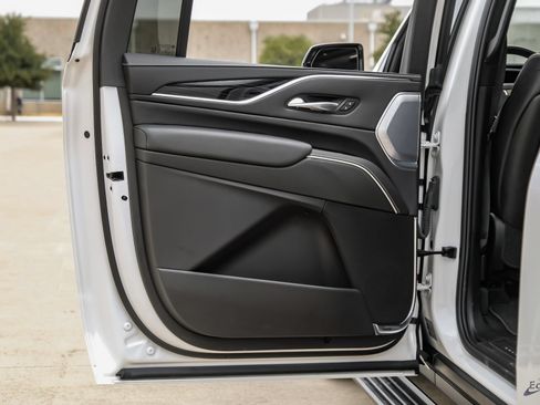Used 2024 Cadillac Escalade ESV V AWD/4WD image 97