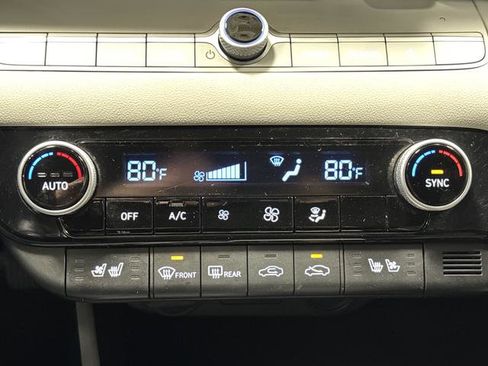 Used 2023 Hyundai Elantra Limited image 19