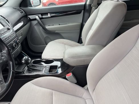 Used 2014 Kia Sorento LX image 28