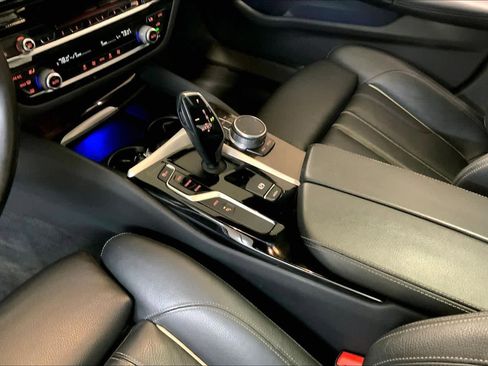 Used 2018 BMW 530e xDrive image 17