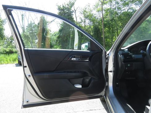 Used 2015 Honda Accord Sport image 9