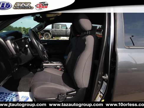 Used 2017 Toyota Tacoma TRD Sport w/ Tow Package RWD image 10