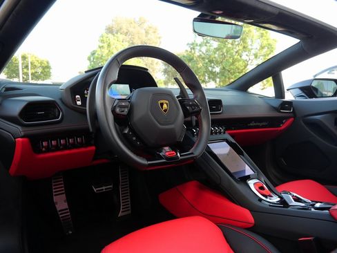 Used 2023 Lamborghini Huracan EVO image 14