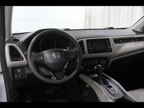 Used 2017 Honda HR-V LX image 6