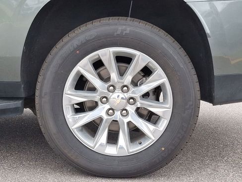 Used 2023 Chevrolet Suburban Premier image 38