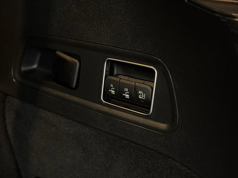 Used 2025 Mercedes-Benz GLS 450 4MATIC image 11