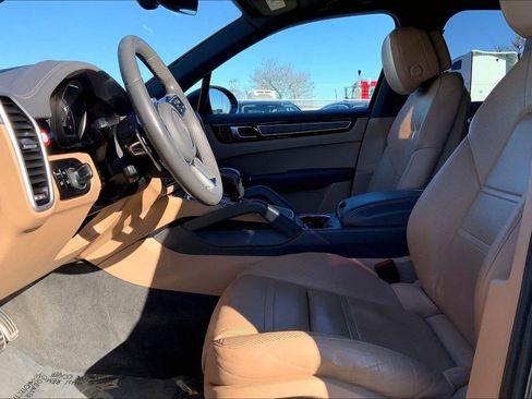 Used 2019 Porsche Cayenne S image 7