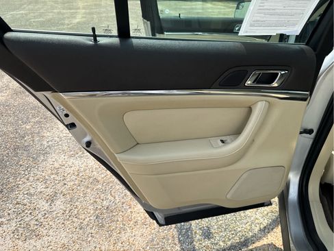 Used 2013 Lincoln MKS FWD image 27