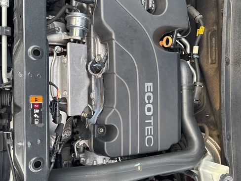 Used 2020 Chevrolet Equinox LT FWD image 46