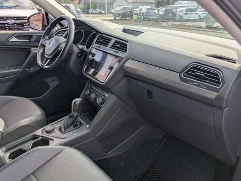 Used 2018 Volkswagen Tiguan SEL AWD/4WD image 37