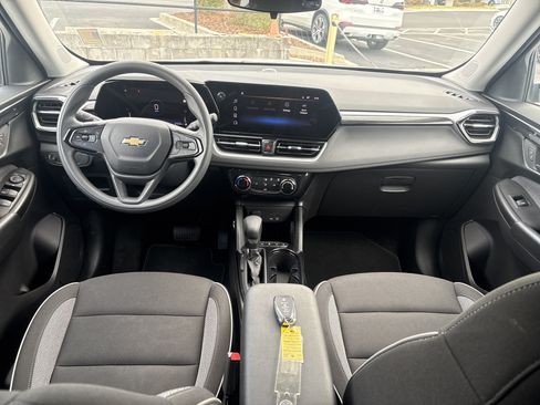 Used 2025 Chevrolet TrailBlazer LT FWD image 28