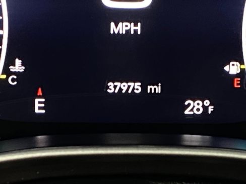 Used 2024 Chrysler Pacifica Touring-L image 18