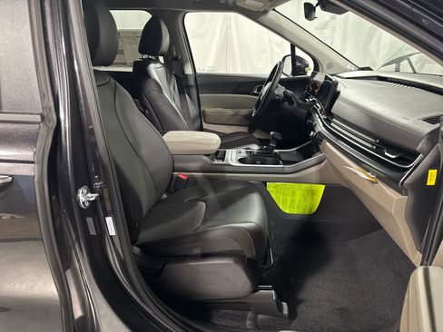 New 2026 Kia Carnival FWD image 30