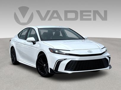 Used 2025 Toyota Camry SE w/ Multimedia Upgrade Package