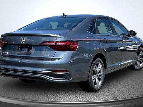 Used 2024 Volkswagen Jetta SE FWD image 4