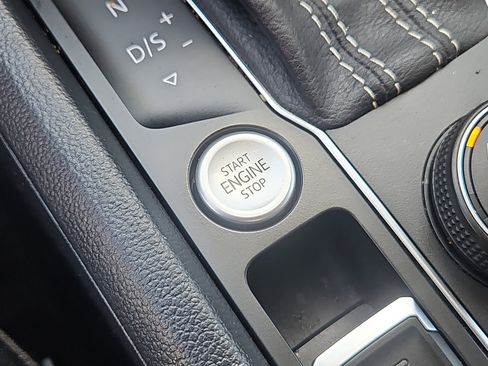 Certified 2022 Volkswagen Atlas SE image 14