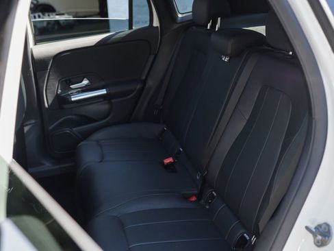 Used 2022 Mercedes-Benz GLA 250 4MATIC image 23