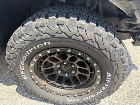 Used 2019 GMC Canyon SLE w/ Driver Alert Package RWD image 4
