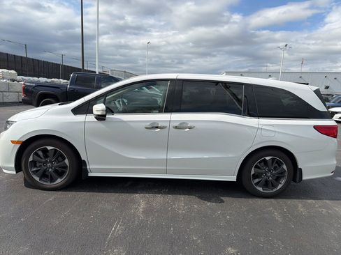 Used 2023 Honda Odyssey Elite image 3