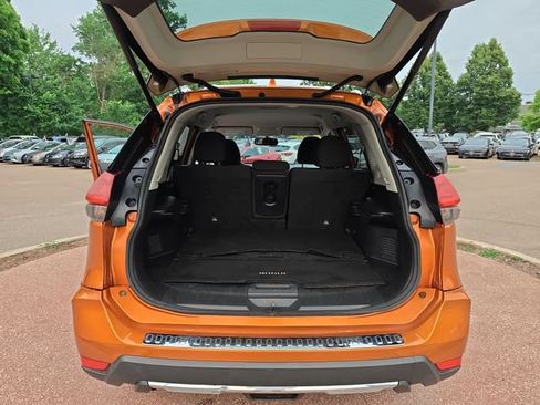 Used 2017 Nissan Rogue SV w/ SV Premium Package AWD/4WD image 19