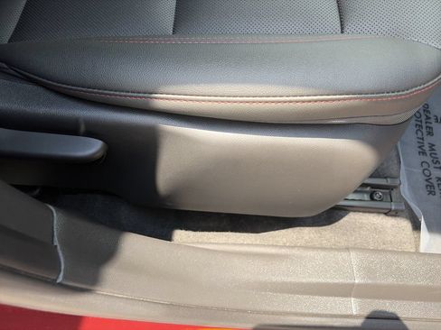 Used 2024 Chevrolet Trax RS w/ Sunroof Package FWD image 32