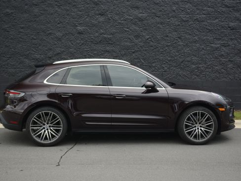 Certified 2026 Porsche Macan AWD/4WD image 8