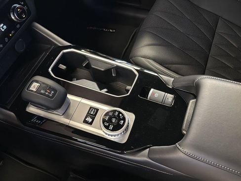 New 2026 Mitsubishi Outlander 4WD Plug-In Hybrid image 15