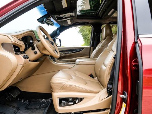Used 2019 Cadillac Escalade Platinum image 3