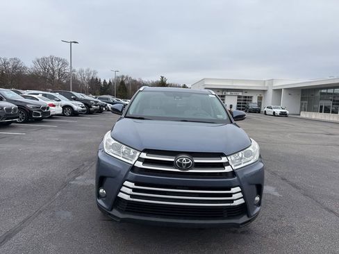 Used 2018 Toyota Highlander XLE image 2